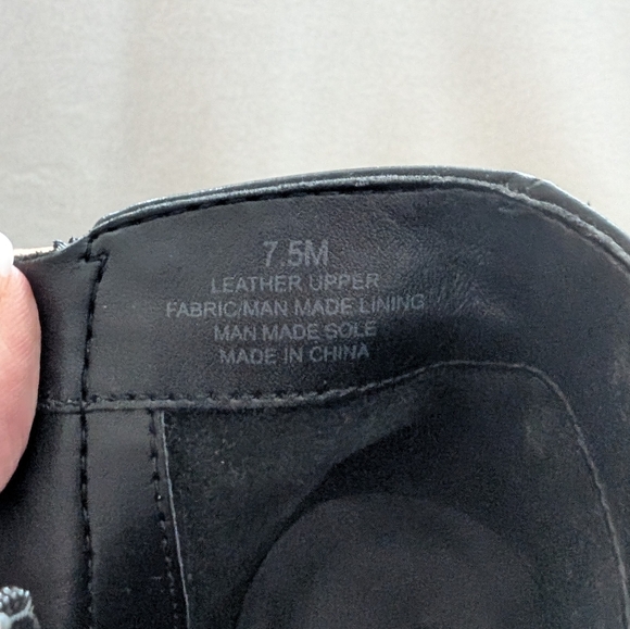 Gianni Bini New Black Leather High Heeled Ankle Boots with Gold Accents Sz 7.5M - Picture 8 of 8